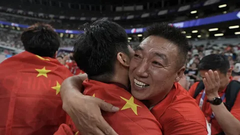 “名帅回归！官方公布：莫耶斯续约埃弗顿，至2025年执教”