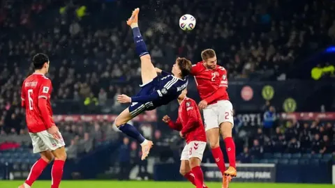 曼联对拜仁报价回应令人意外，不太再大幅加码