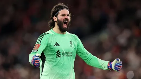 “纽卡晋级欧冠在望，埃迪-豪薪酬将大增300万镑——电讯报揭露”